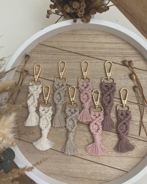 Klíčenka Macramé s písmenkem :) — foto 2