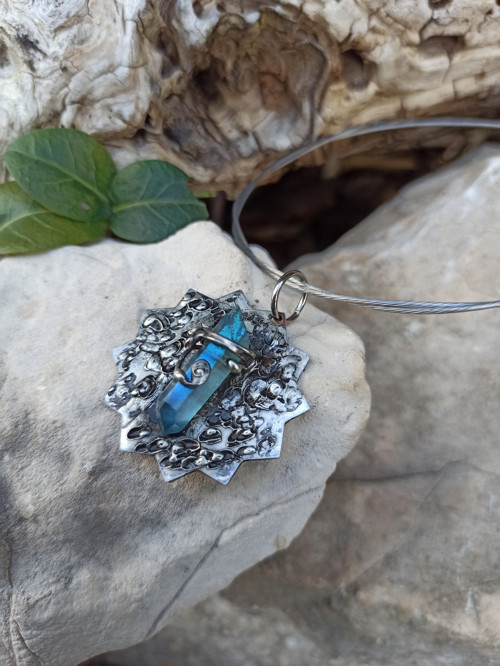 Amulet s krystalem křišťálu — foto 3