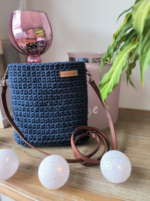 Háčkovaná crossbody kabelka — foto 2