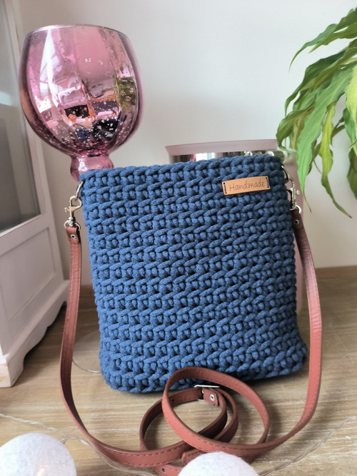 Háčkovaná crossbody kabelka — foto 6