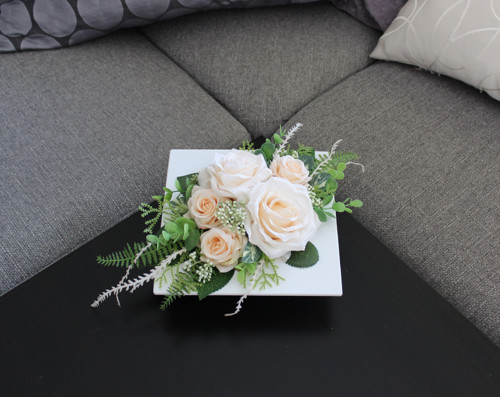 Ikebana s růžemi v meruňkové — foto 2