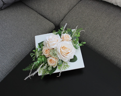 Ikebana s růžemi v meruňkové — foto 5
