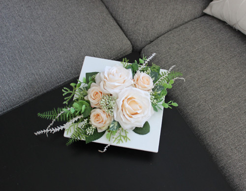 Ikebana s růžemi v meruňkové — foto 3