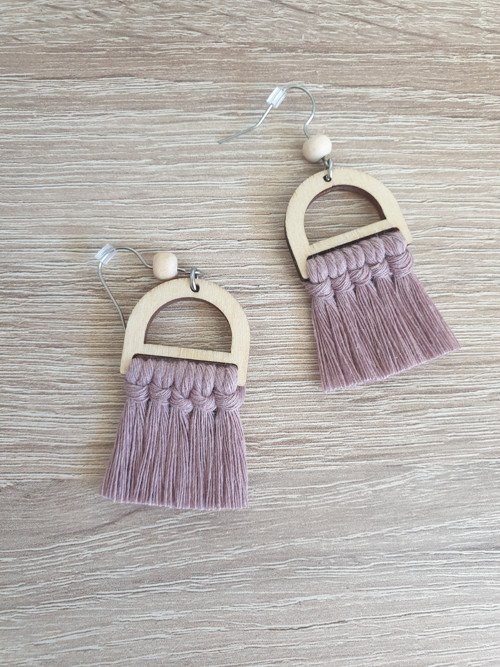 Macramé naušnice půlkruh - mauve — foto 2