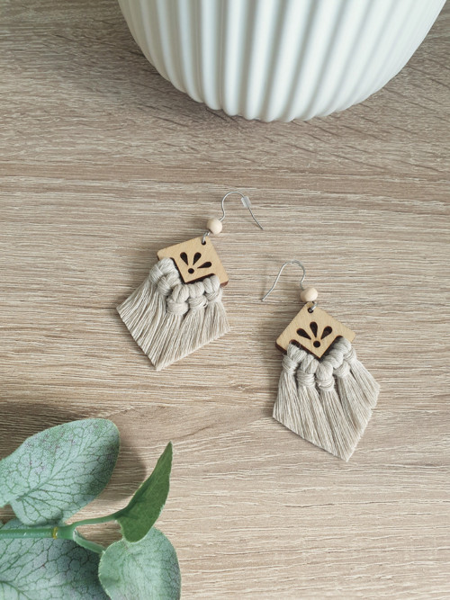 Macramé náušnice výřez květina - béžová — foto 2