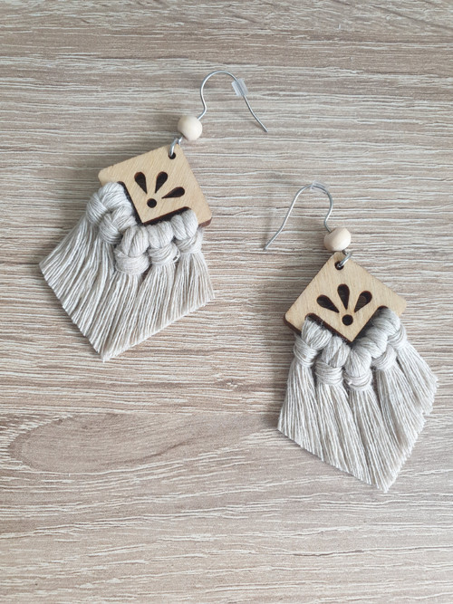 Macramé náušnice výřez květina - béžová — foto 3