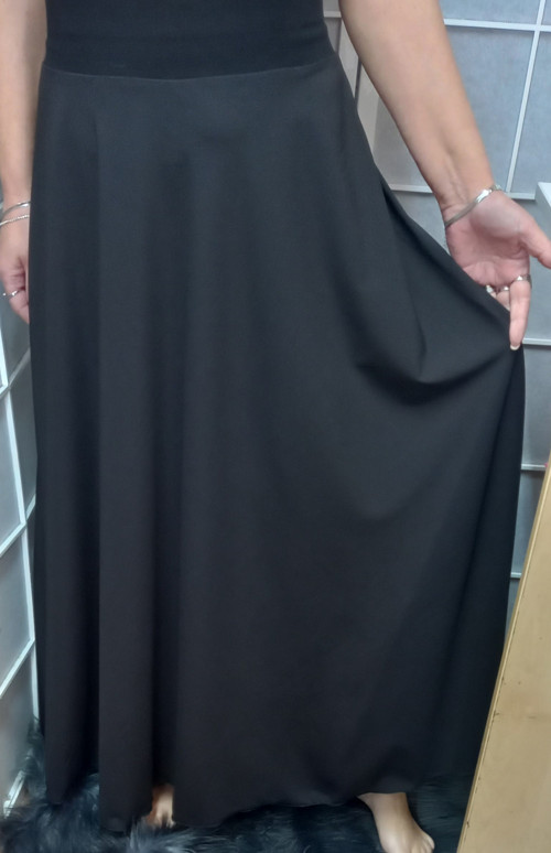 Půlkolová sukně ČERNÁ — foto 2