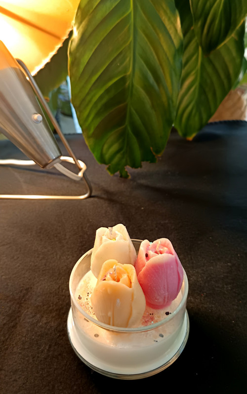 Svíčka s tulipány — foto 2