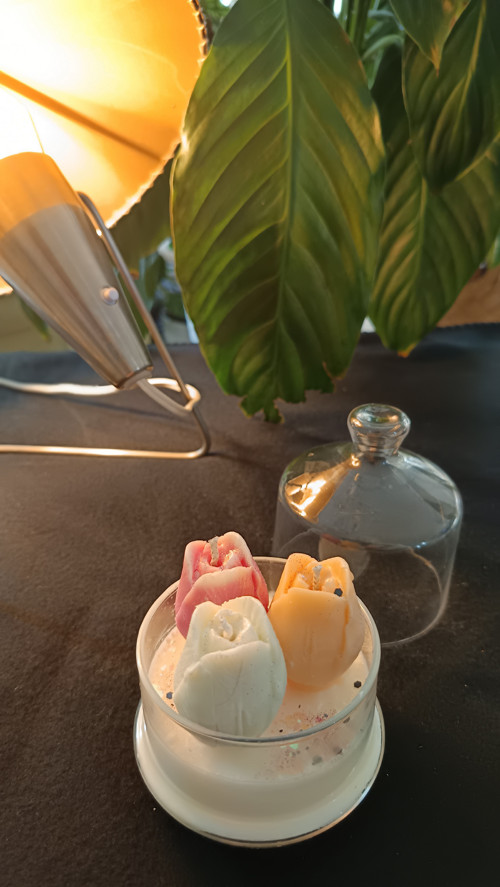 Svíčka s tulipány — foto 3