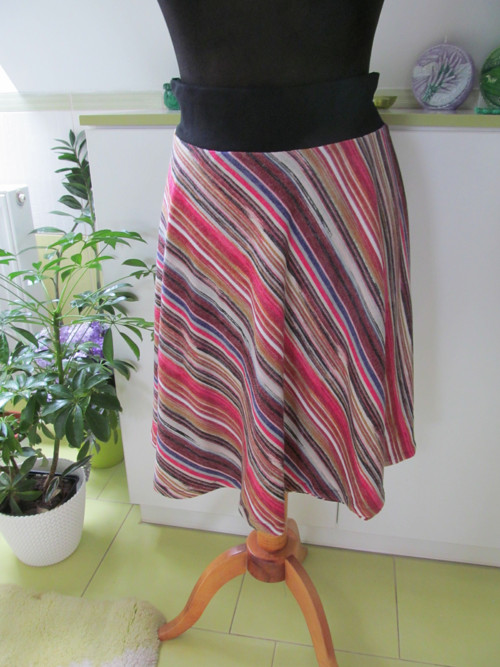 Sukně PŮLKOLOVÁ vel 42-44 — foto 3