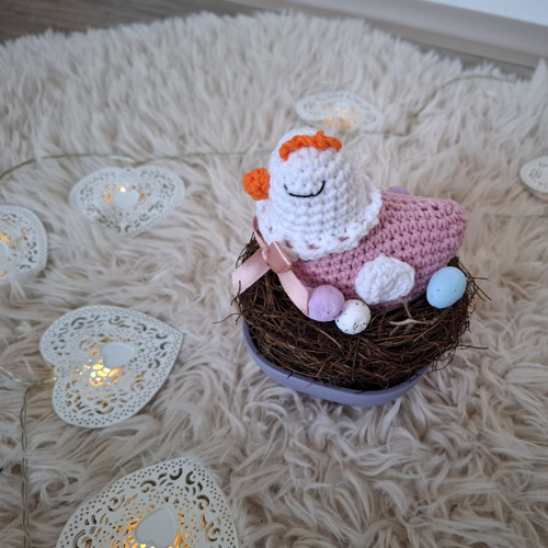 Háčkovaná slepička na hnízdě — foto 4