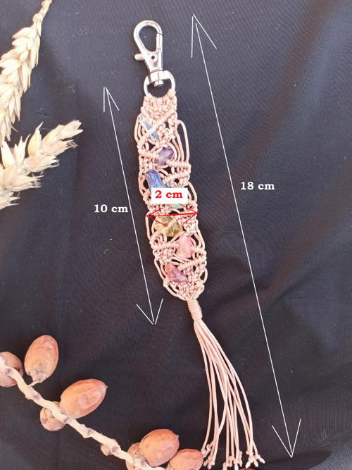 Klíčenka s čakrovými kamínky, macramé — foto 5