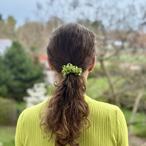 LIME - hedvábná scrunchie MINI — foto 2