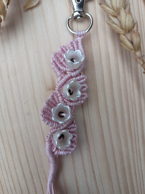 Klíčenka Květy, růžová, macramé — foto 4