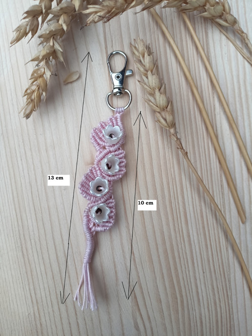 Klíčenka Květy, růžová, macramé — foto 3