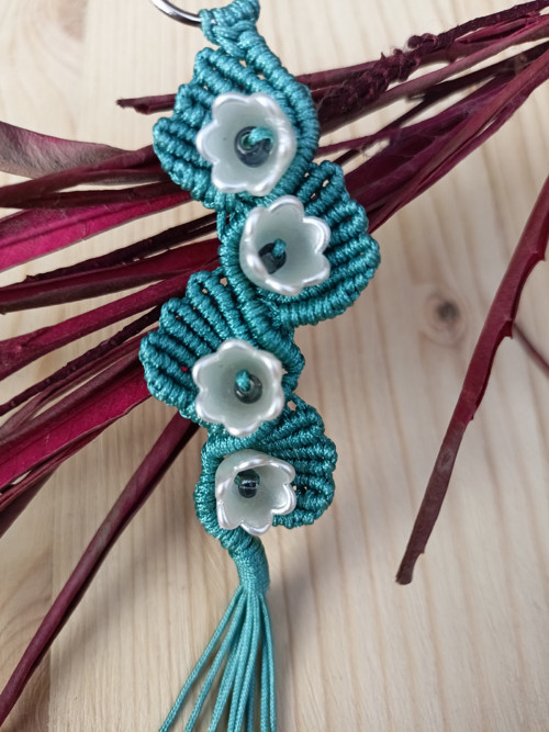 Klíčenka Květy, petrolejová, macramé — foto 2