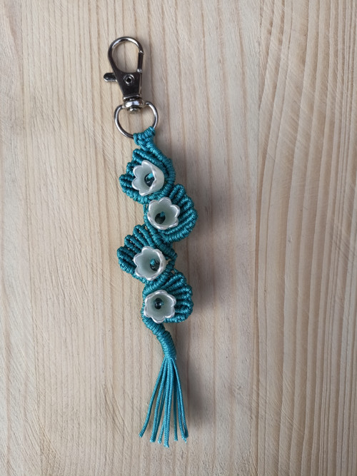 Klíčenka Květy, petrolejová, macramé — foto 3