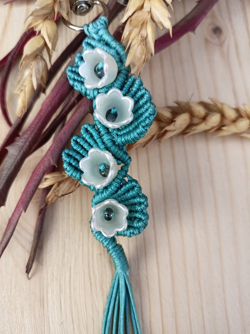 Klíčenka Květy, petrolejová, macramé — foto 5