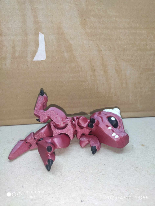 Vánoční T-Rex s čepicí — foto 4