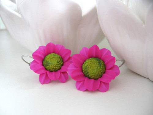 Bellis Magenta, visací náušnice — foto 2