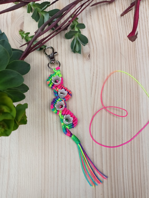 Klíčenka Květy, barevná, macramé — foto 2
