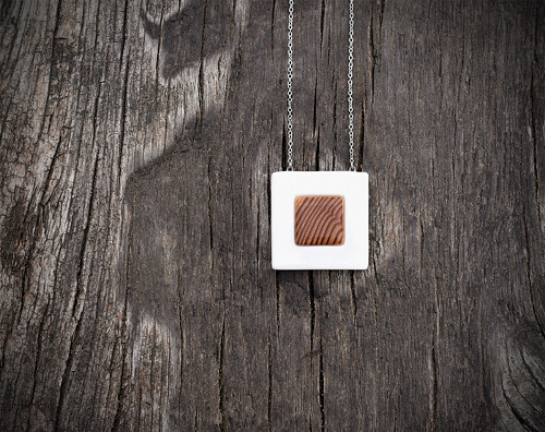 Porcelánový náhrdelník se dřevem — foto 3