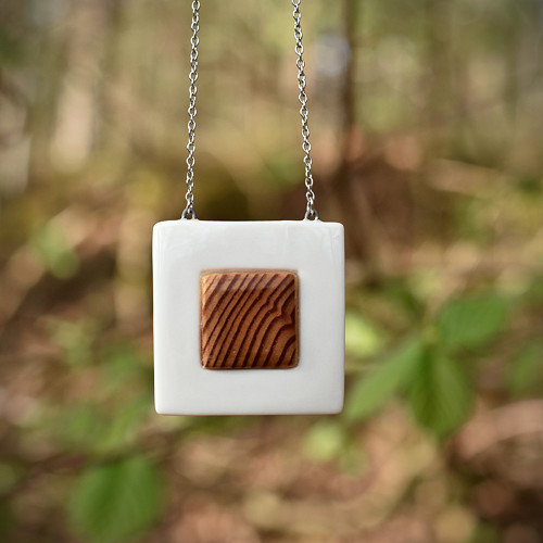 Porcelánový náhrdelník se dřevem — foto 2