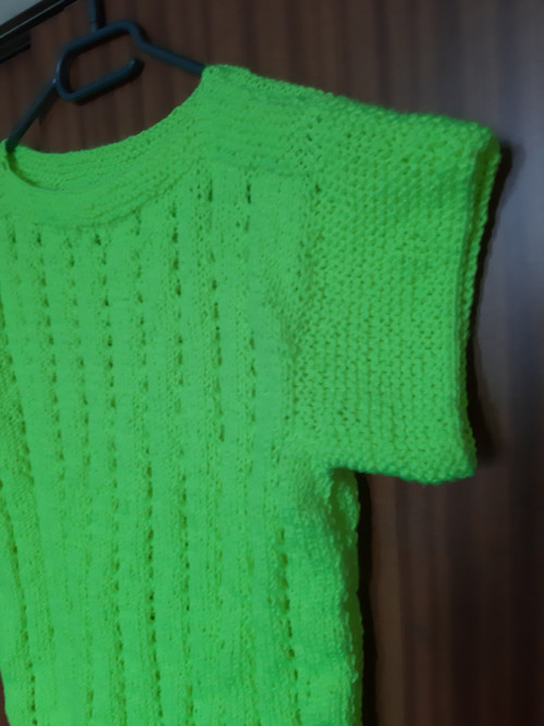 Krátký zelený top — foto 3