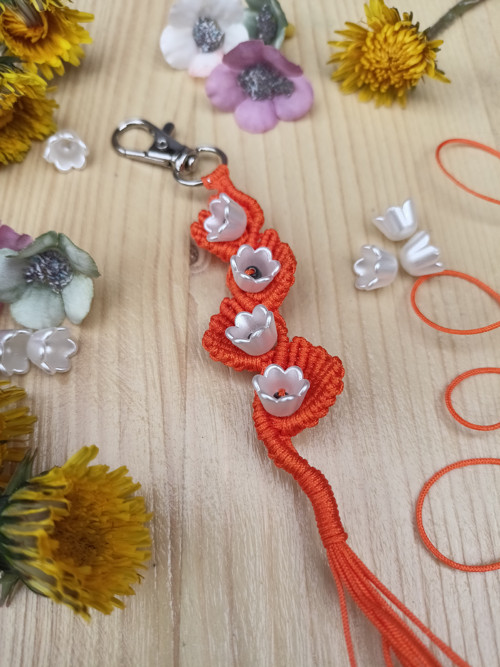 Klíčenka Květy, oranžová, macramé — foto 2