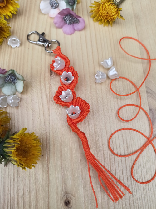 Klíčenka Květy, oranžová, macramé — foto 5