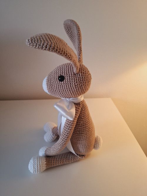 Háčkovaný králíček béžový — foto 3