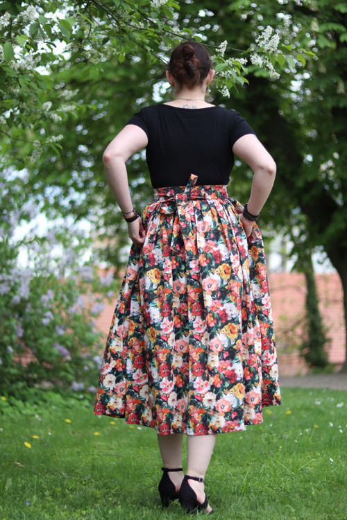 Vázací sukně Blossom — foto 2
