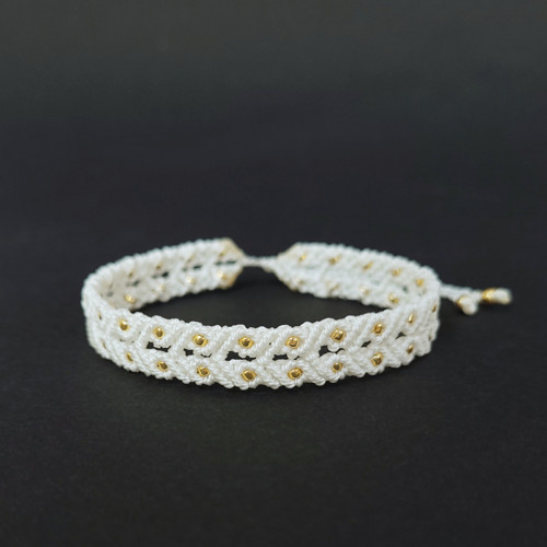 Macramé náramek - bílý se zlatem — foto 5