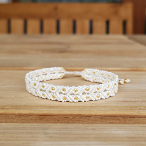 Macramé náramek - bílý se zlatem — foto 2