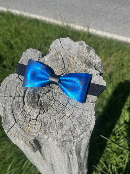Kožený motýlek - leskle modrý — foto 2