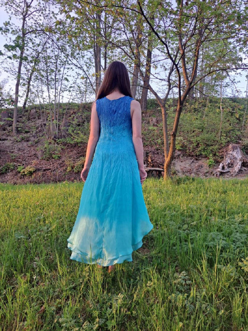 Dlouhé hedvábné šaty tyrkysovo modré — foto 2