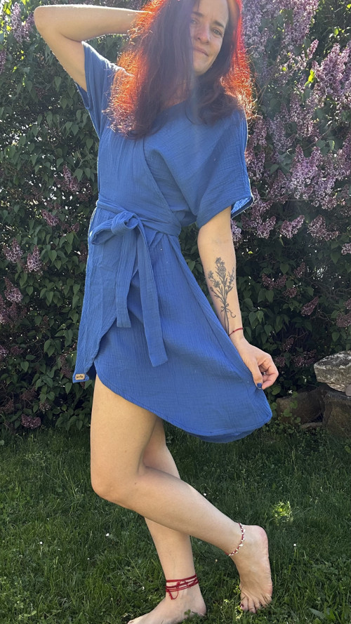 Zavinovací královské mini šaty — foto 5