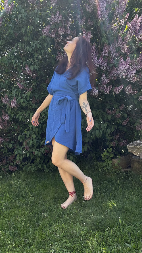 Zavinovací královské mini šaty — foto 3