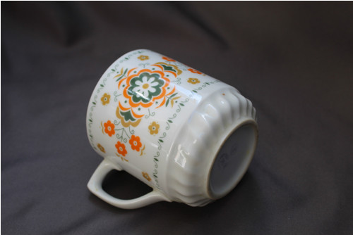 Hrneček z porcelánu — foto 2