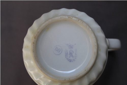 Hrneček z porcelánu — foto 4