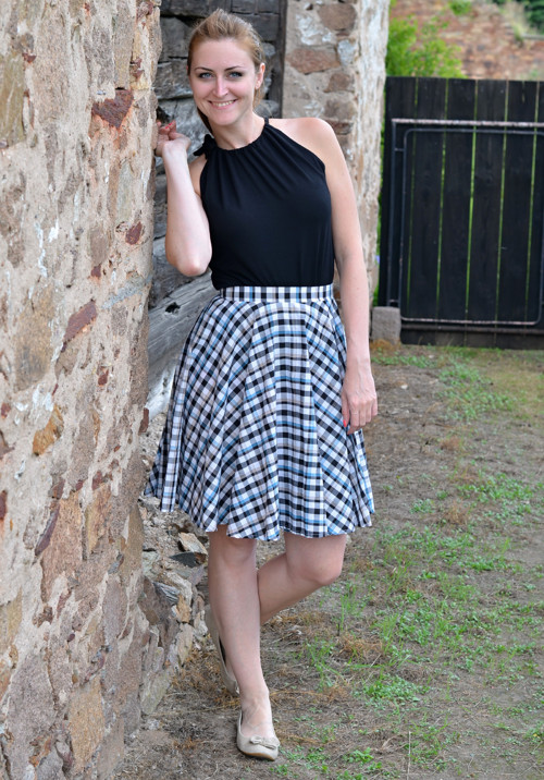 Kostkovaná kolová sukně — foto 2