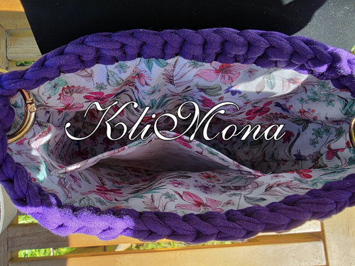 Fialová háčkovaná kabelka — foto 4