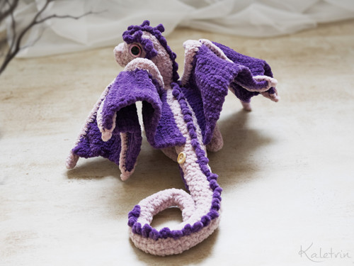 Háčkovaná starorůžová wyverna — foto 5