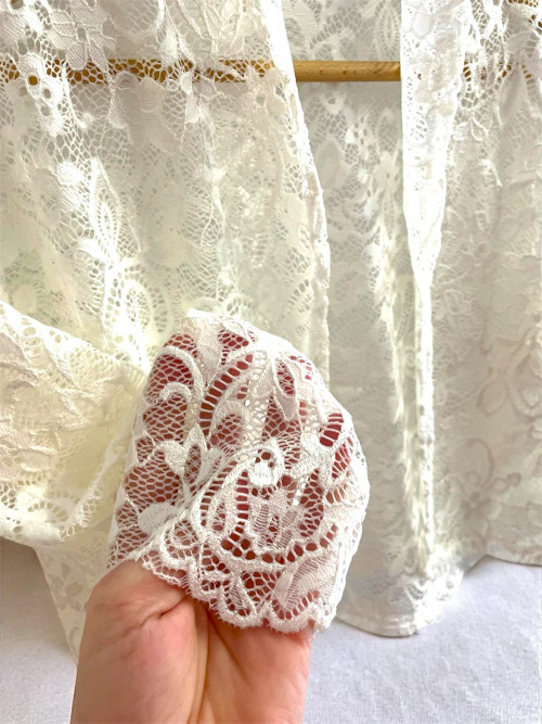 Dámské krajkové bolerko krémové — foto 3