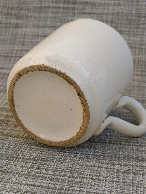 Starý bílý hrnek — foto 2