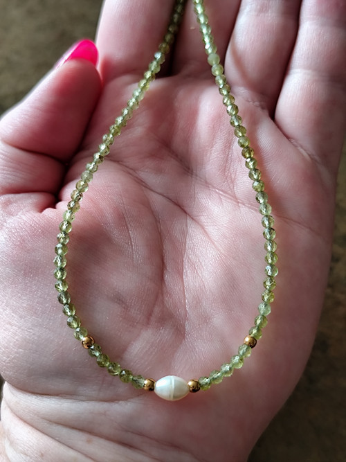 Peridot a perlička - náhrdelník — foto 2