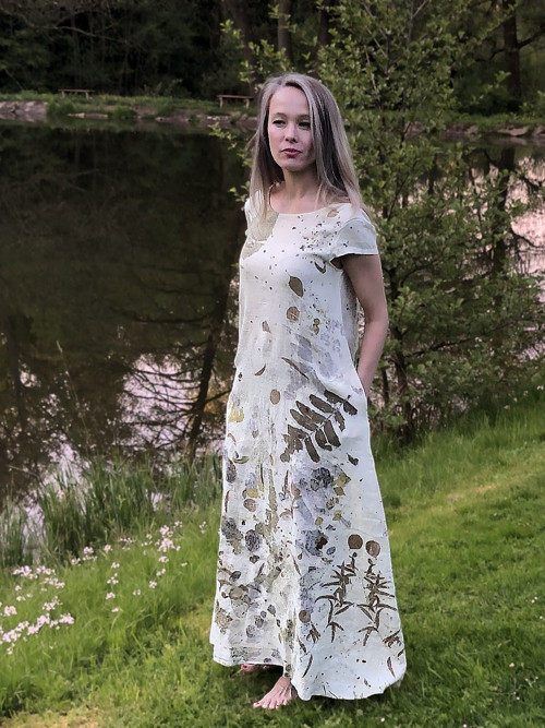 Dlouhé lněné šaty s vazačkou — foto 2