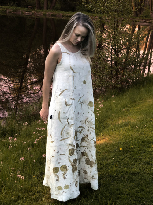 Dlouhé lněné šaty s eucaliptem — foto 4