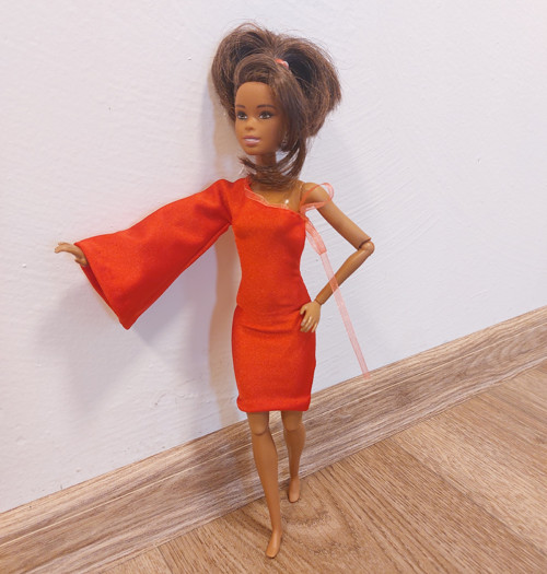 Basic černé nebo červene šatičky pro Barbie — foto 3