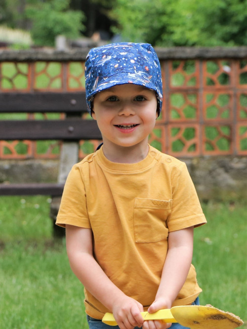 Letný detský šilt vo vesmíre — foto 2